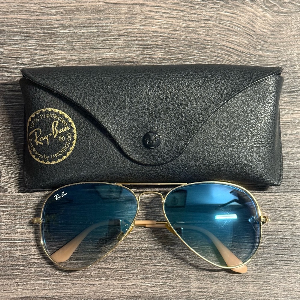 Ray-Ban Aviator Sunglasses with Case